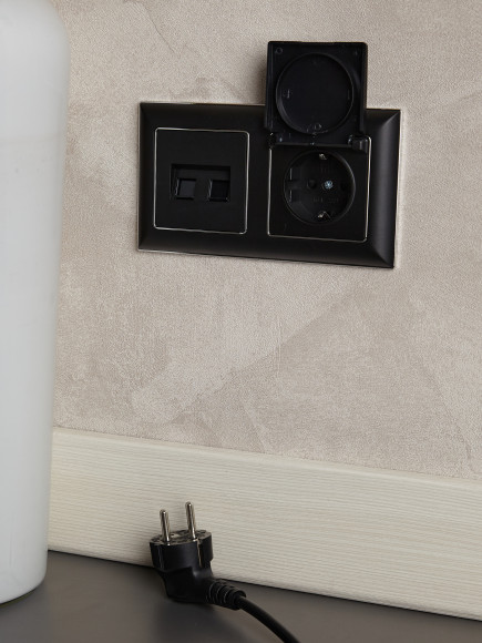 IEK BRITE Рамка 2-местная РУ-2-Бр хром/черный , BR-M22-12-2-K23