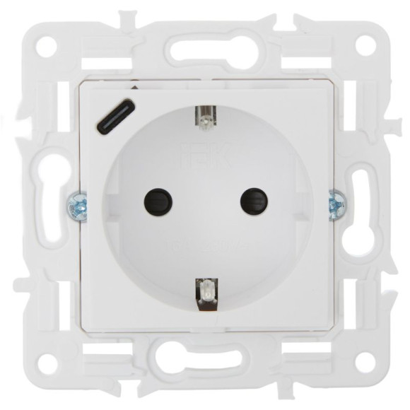 IEK SKANDY Розетка с заземлением с защитными шторками 16А с USB C 18Вт SK-R17W арктический белый , SK-R14-16-U14-018-K01 IEK SKANDY Розетка с заземлением с защитными шторками 16А с USB C 18Вт SK-R17W арктический белый , SK-R14-16-U14-018-K01