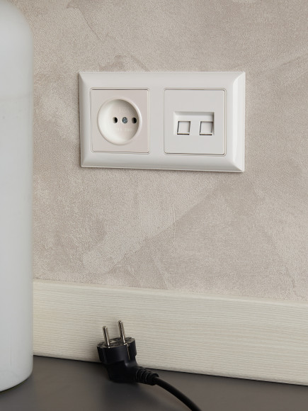 IEK BRITE Рамка 2-местная РУ-2-Бр белый/белый , BR-M22-12-K01